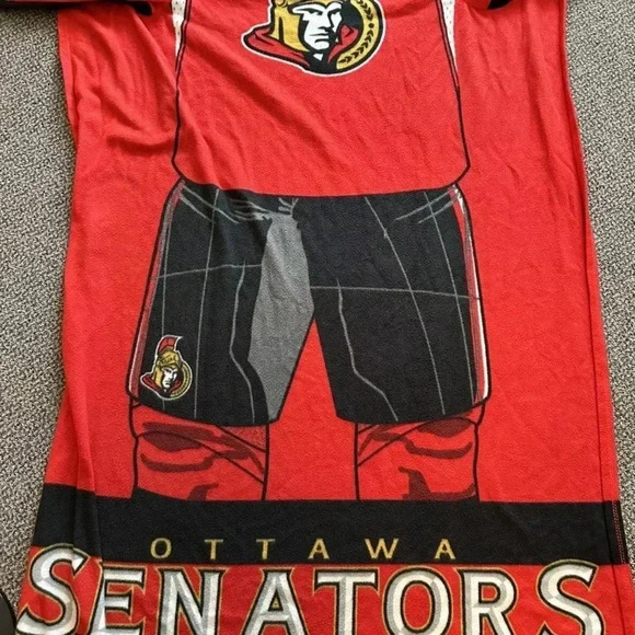 NHL Ottawa Senators Blanket With Sleeves 48”W X 71”L - Picture 6 of 8
